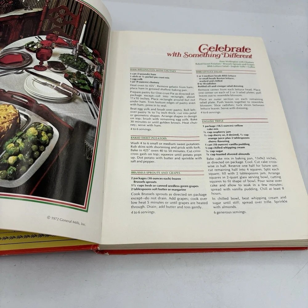 Betty Crocker's Cookbook Red Hardcover 1972 Pie Cover Sears Holiday Ed 12 Print
